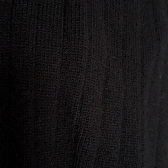 26W Avenue Ribbed V-neck Sweater, Black - Picture 7 of 10